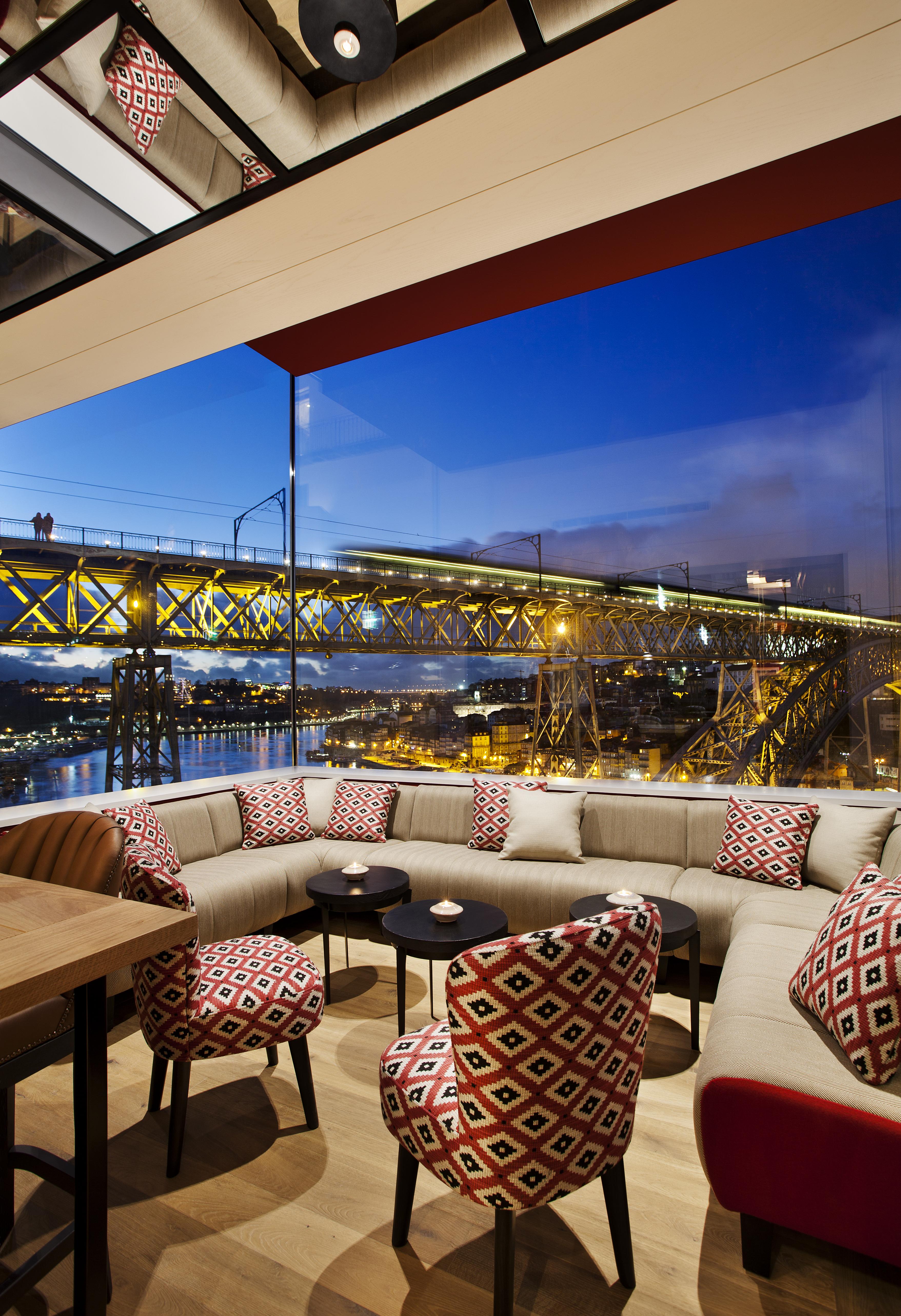 วินชี ปอนเต เดอ เฟร์โร Hotel บีลาโนวาเดกายา ภายนอก รูปภาพ