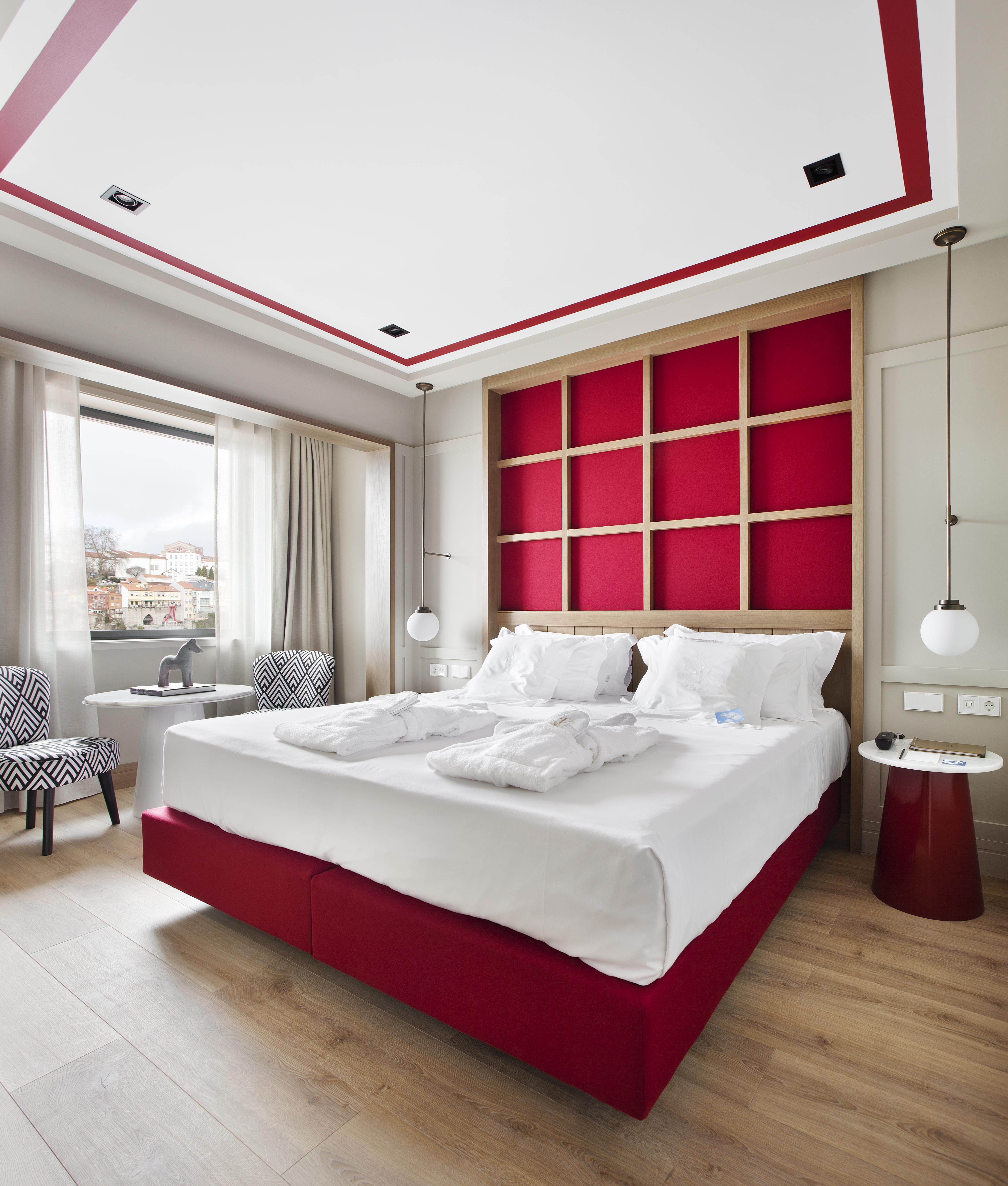 วินชี ปอนเต เดอ เฟร์โร Hotel บีลาโนวาเดกายา ภายนอก รูปภาพ